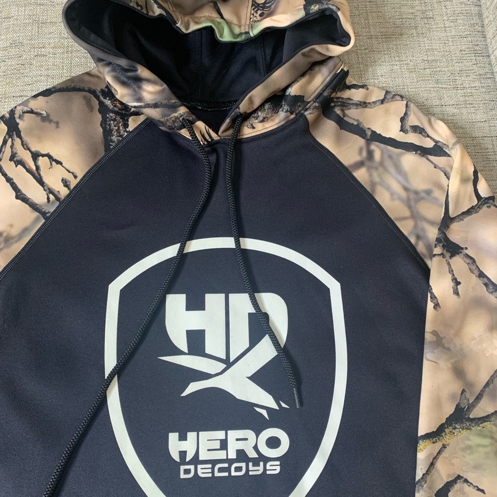 Men’s NWT GO WILD Outdoors HD Hero Decoys Long Sleeve Fleece Hoodie in Camo, Sm